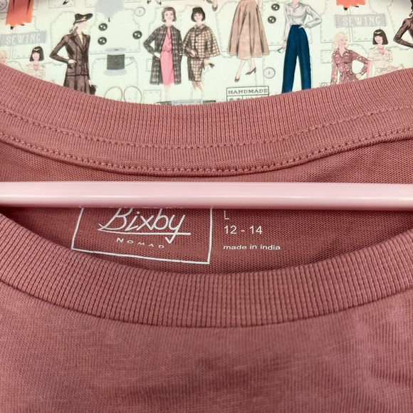 NWT California graphic tee 🖤 - Picture 2 of 5